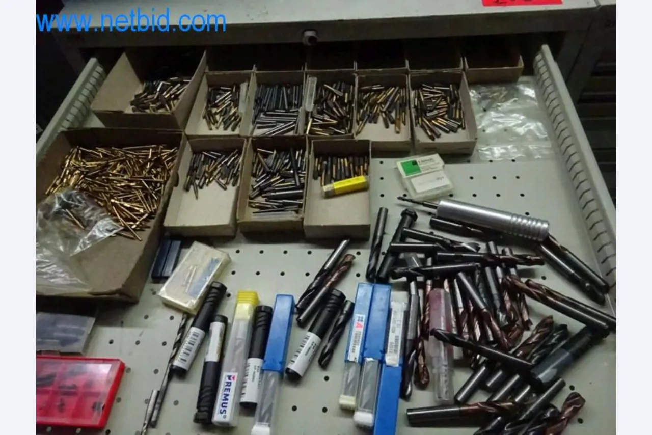 Well-maintained metalworking machines as well as the operating and office equipment -5