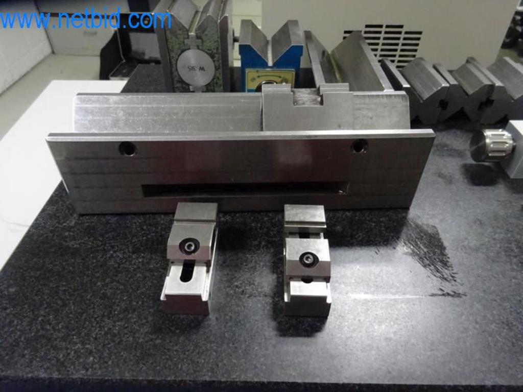 Máquinas para trabajar el metal en buen estado, así como equipos operativos y de oficina-4