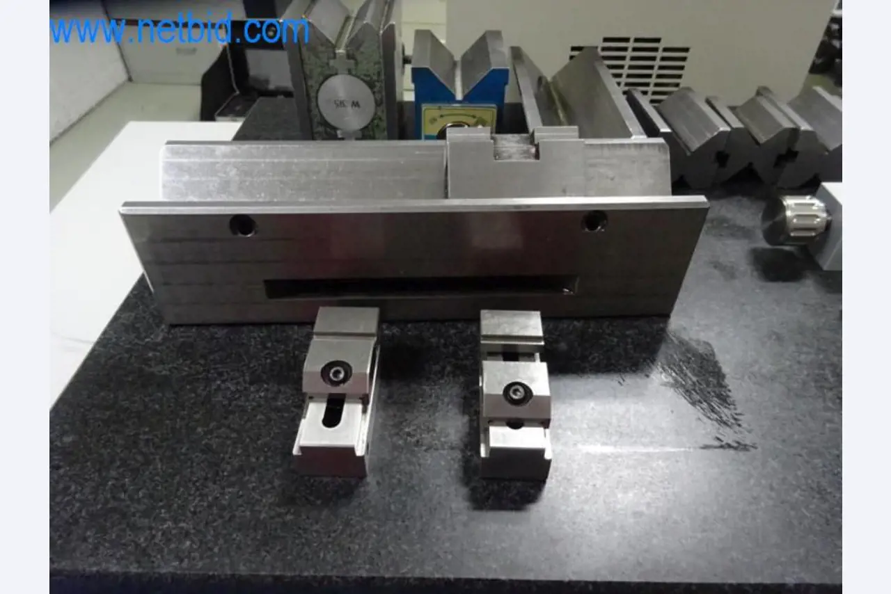 Well-maintained metalworking machines as well as the operating and office equipment -4