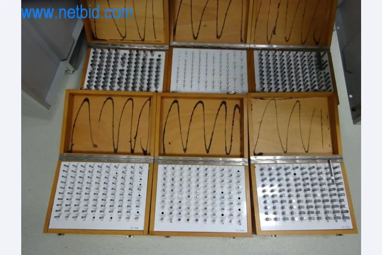 Well-maintained metalworking machines as well as the operating and office equipment -4