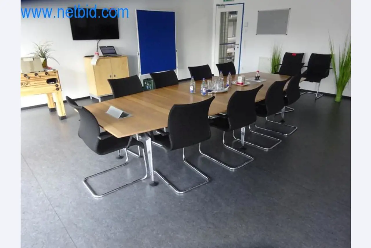 Well-maintained metalworking machines as well as the operating and office equipment -1