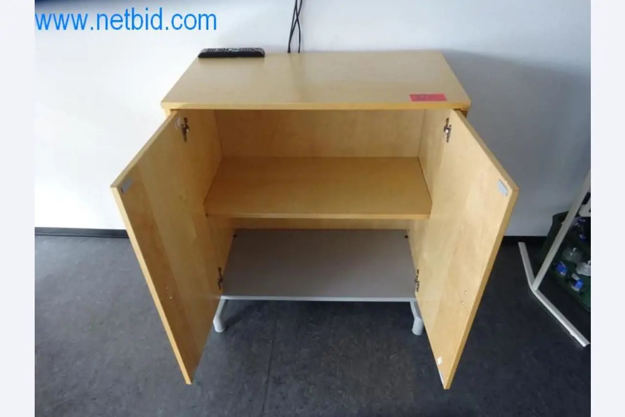 Well-maintained metalworking machines as well as the operating and office equipment -4