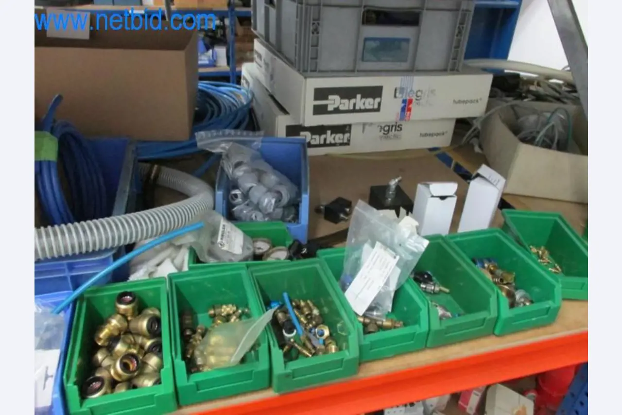 Máquinas para trabajar el metal en buen estado, así como equipos operativos y de oficina-7