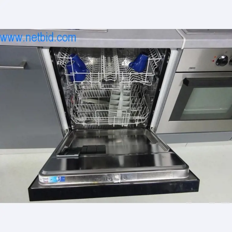 Dobře udržované kovoobráběcí stroje a provozní a kancelářské vybavení.-1