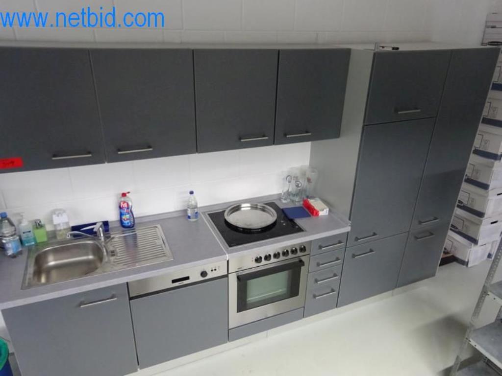 Máquinas para trabajar el metal en buen estado, así como equipos operativos y de oficina-2