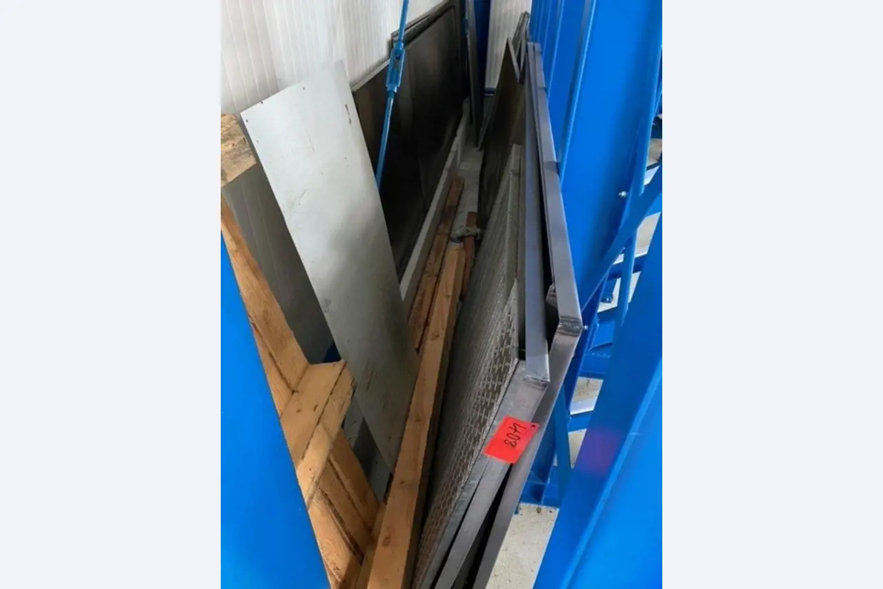 Well-maintained metalworking machines as well as the operating and office equipment -2