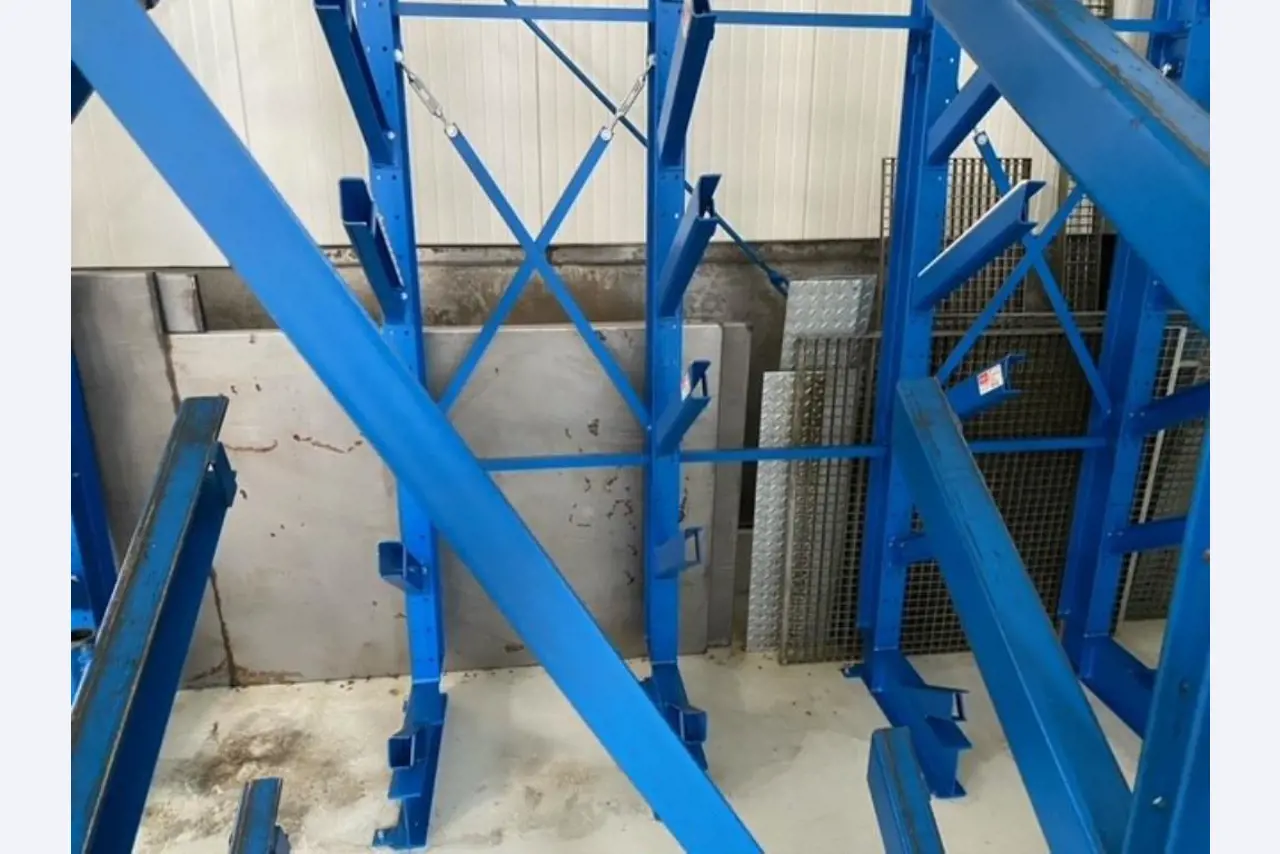 Well-maintained metalworking machines as well as the operating and office equipment -3