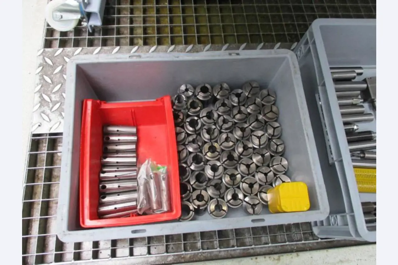 Well-maintained metalworking machines as well as the operating and office equipment -16