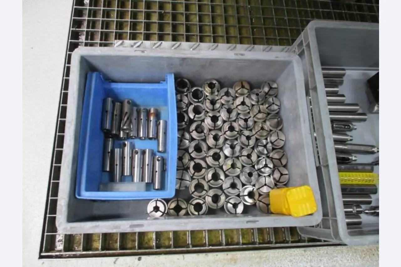 Well-maintained metalworking machines as well as the operating and office equipment -12