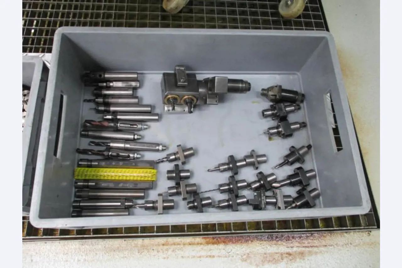 Well-maintained metalworking machines as well as the operating and office equipment -13