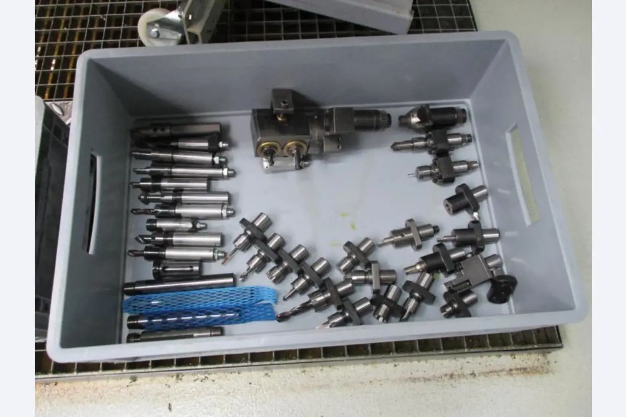 Well-maintained metalworking machines as well as the operating and office equipment -11