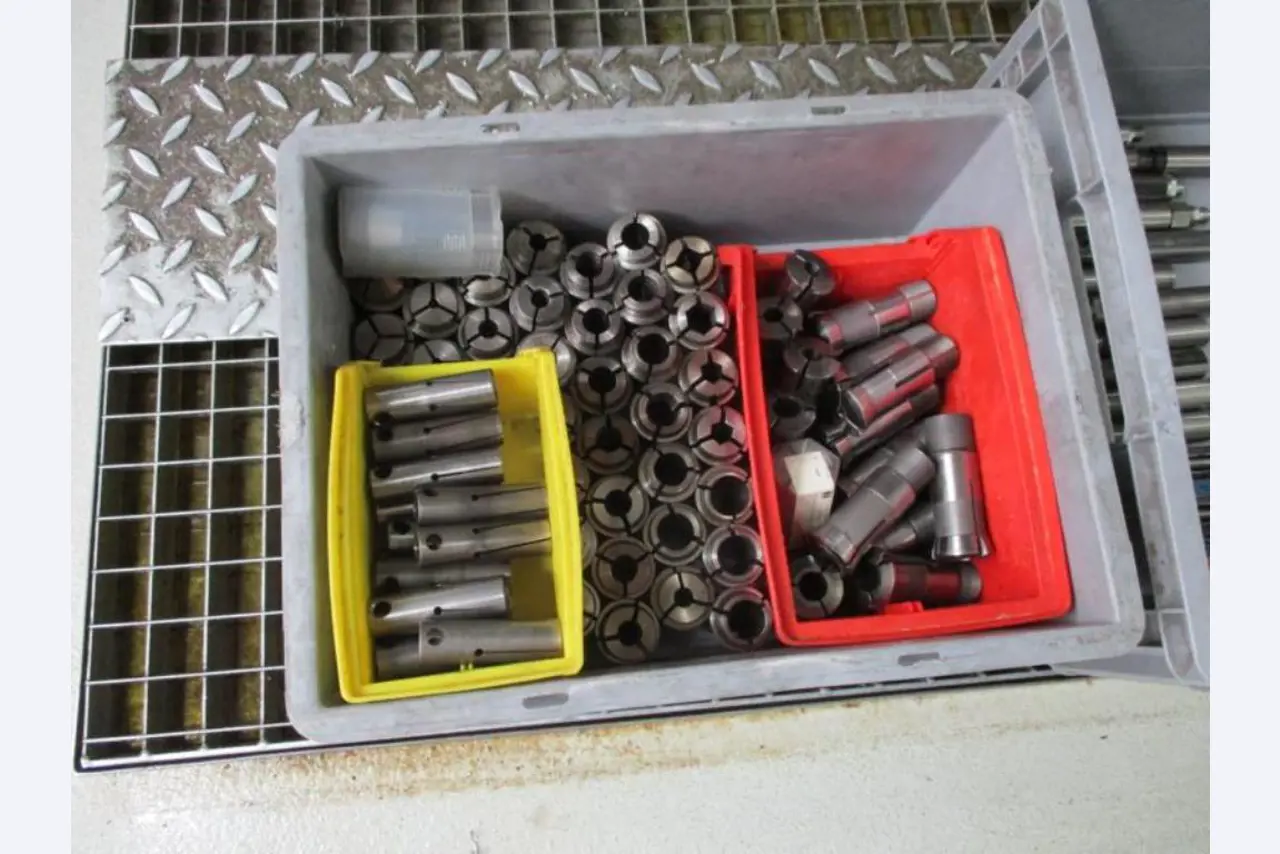 Well-maintained metalworking machines as well as the operating and office equipment -12