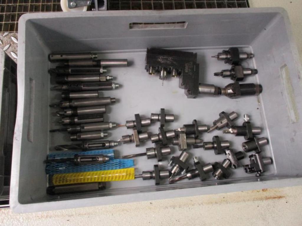 Máquinas para trabajar el metal en buen estado, así como equipos operativos y de oficina-13