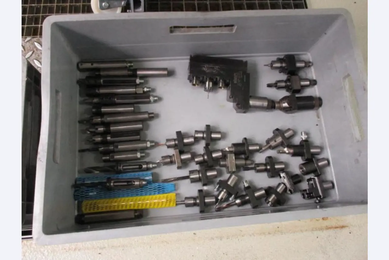 Well-maintained metalworking machines as well as the operating and office equipment -13