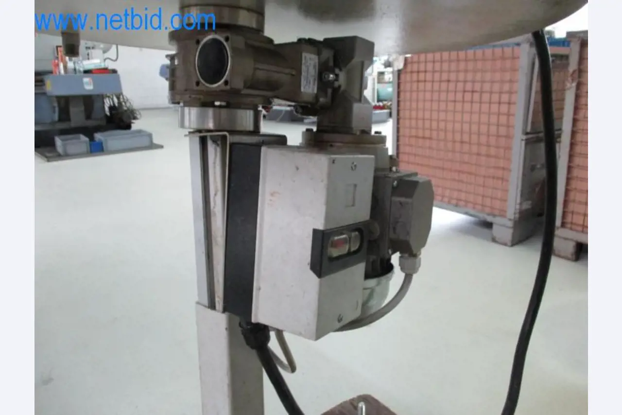 Well-maintained metalworking machines as well as the operating and office equipment -2