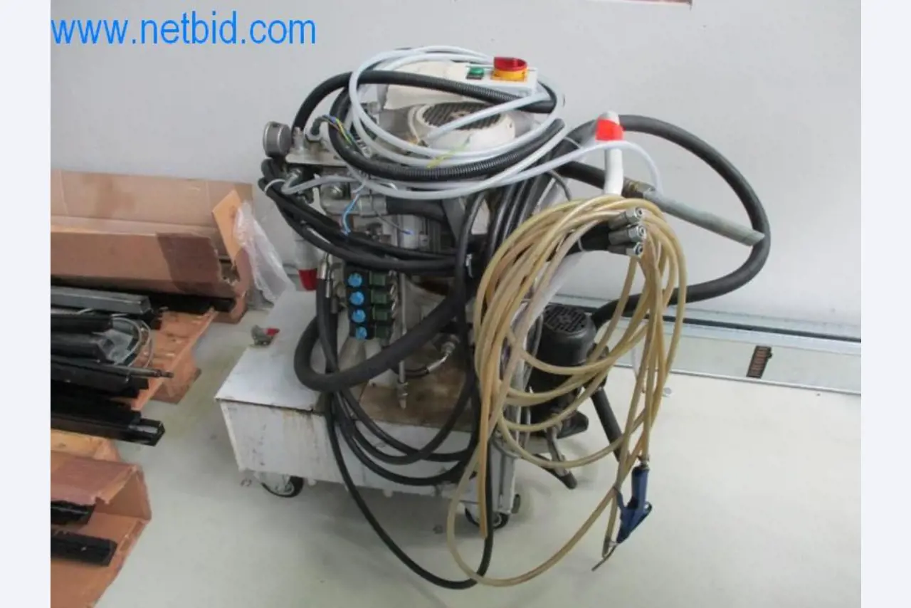 Well-maintained metalworking machines as well as the operating and office equipment -1