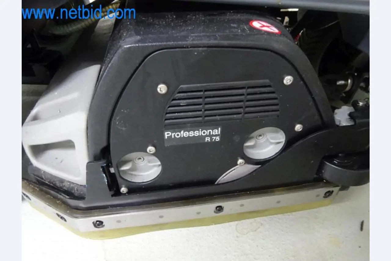 Well-maintained metalworking machines as well as the operating and office equipment -4