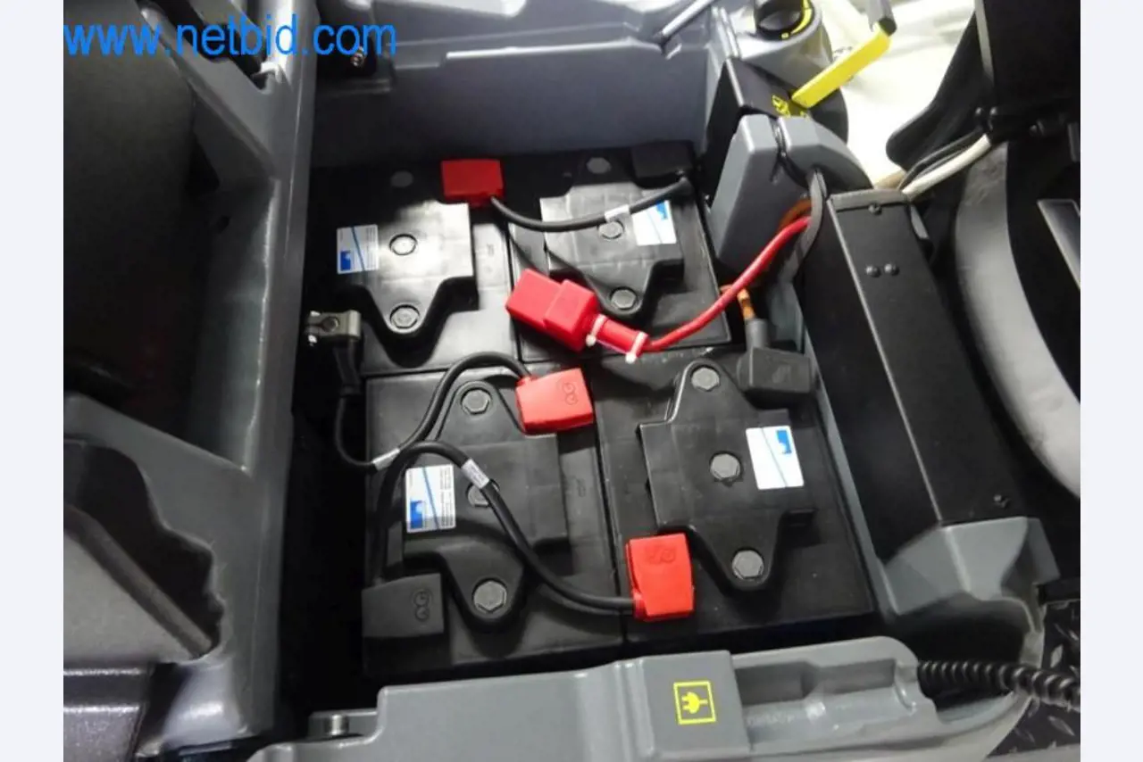 Well-maintained metalworking machines as well as the operating and office equipment -5