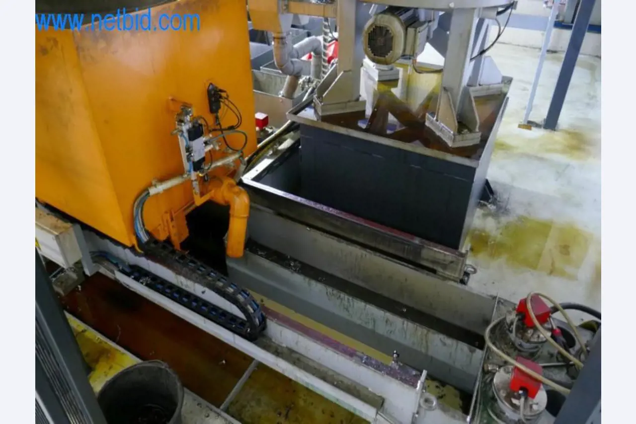 Well-maintained metalworking machines as well as the operating and office equipment -13