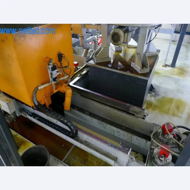 Well-maintained metalworking machines as well as the operating and office equipment -13