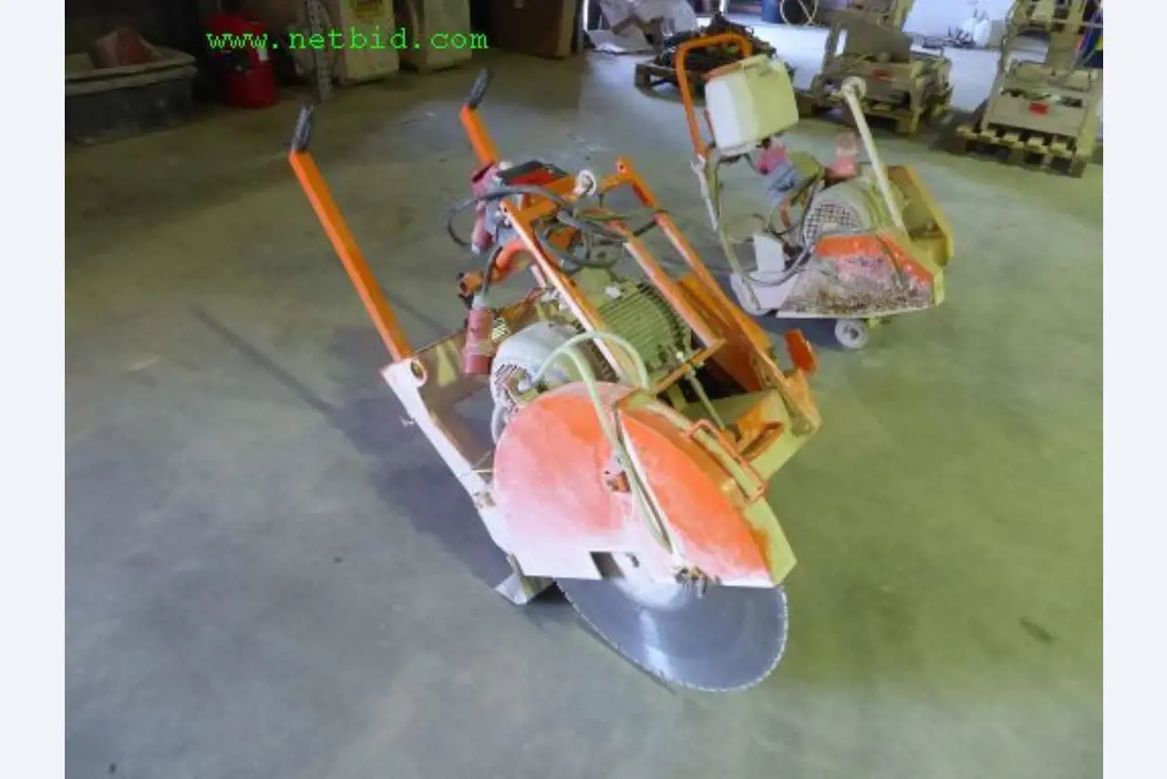 Baumaschinen, Nutzfahrzeuge, Anhänger, Schalungsmaterial und sonstige Handgeräte<br>-1