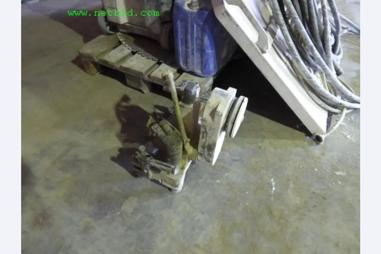 Baumaschinen, Nutzfahrzeuge, Anhänger, Schalungsmaterial und sonstige Handgeräte<br>-1