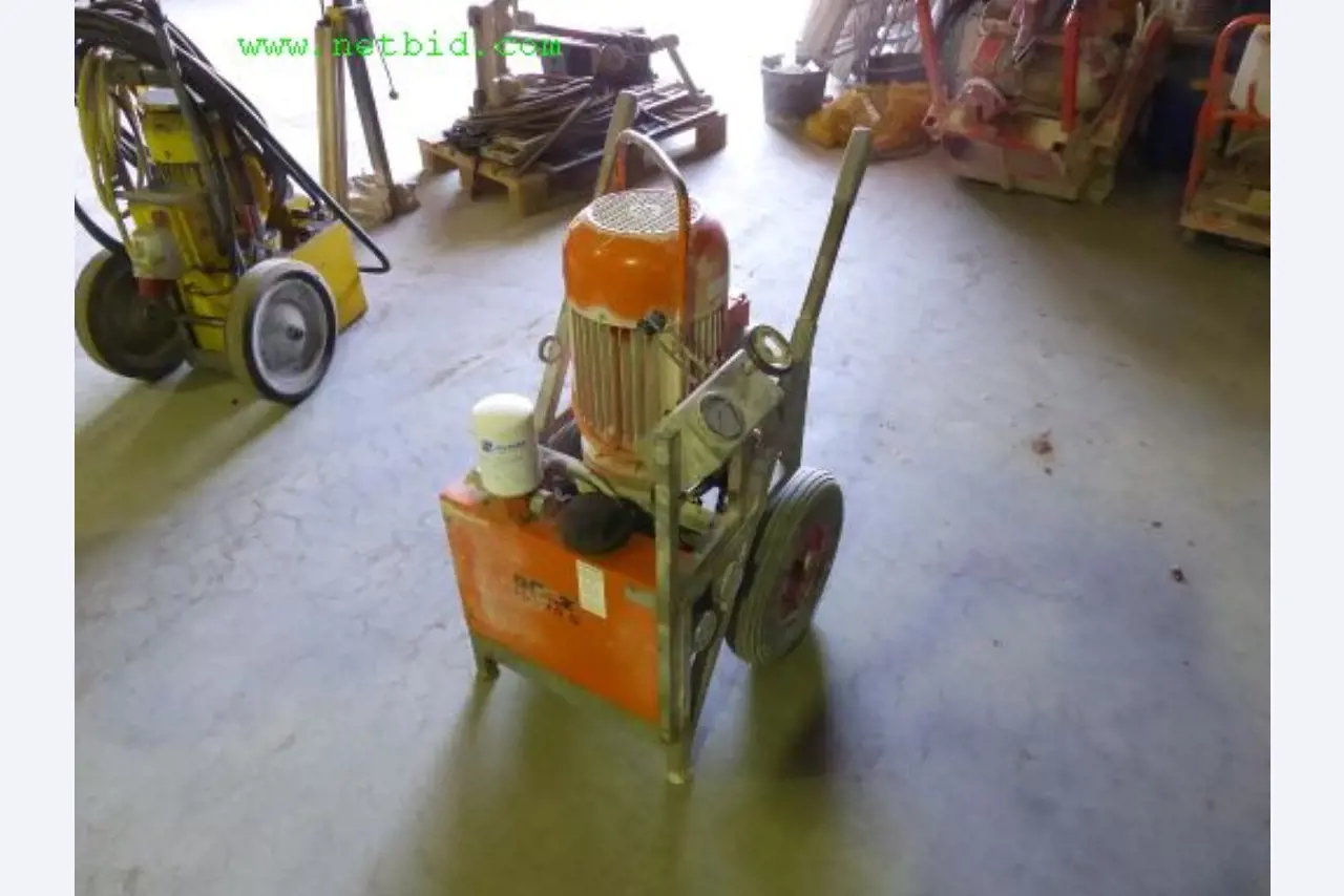 Baumaschinen, Nutzfahrzeuge, Anhänger, Schalungsmaterial und sonstige Handgeräte<br>-6