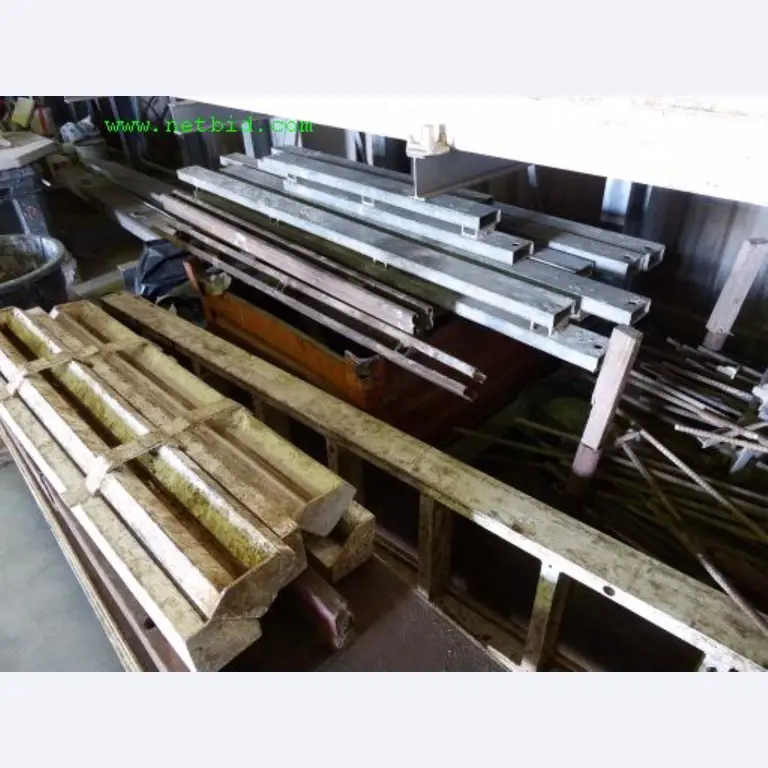 Baumaschinen, Nutzfahrzeuge, Anhänger, Schalungsmaterial und sonstige Handgeräte<br>-11