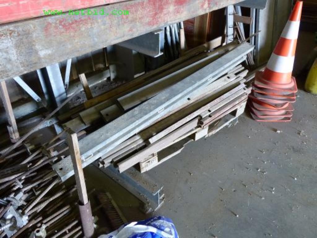 Baumaschinen, Nutzfahrzeuge, Anhänger, Schalungsmaterial und sonstige Handgeräte<br>-13