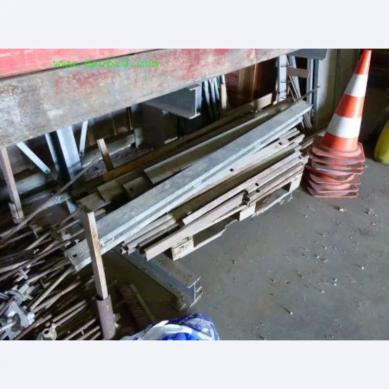 Baumaschinen, Nutzfahrzeuge, Anhänger, Schalungsmaterial und sonstige Handgeräte<br>-13