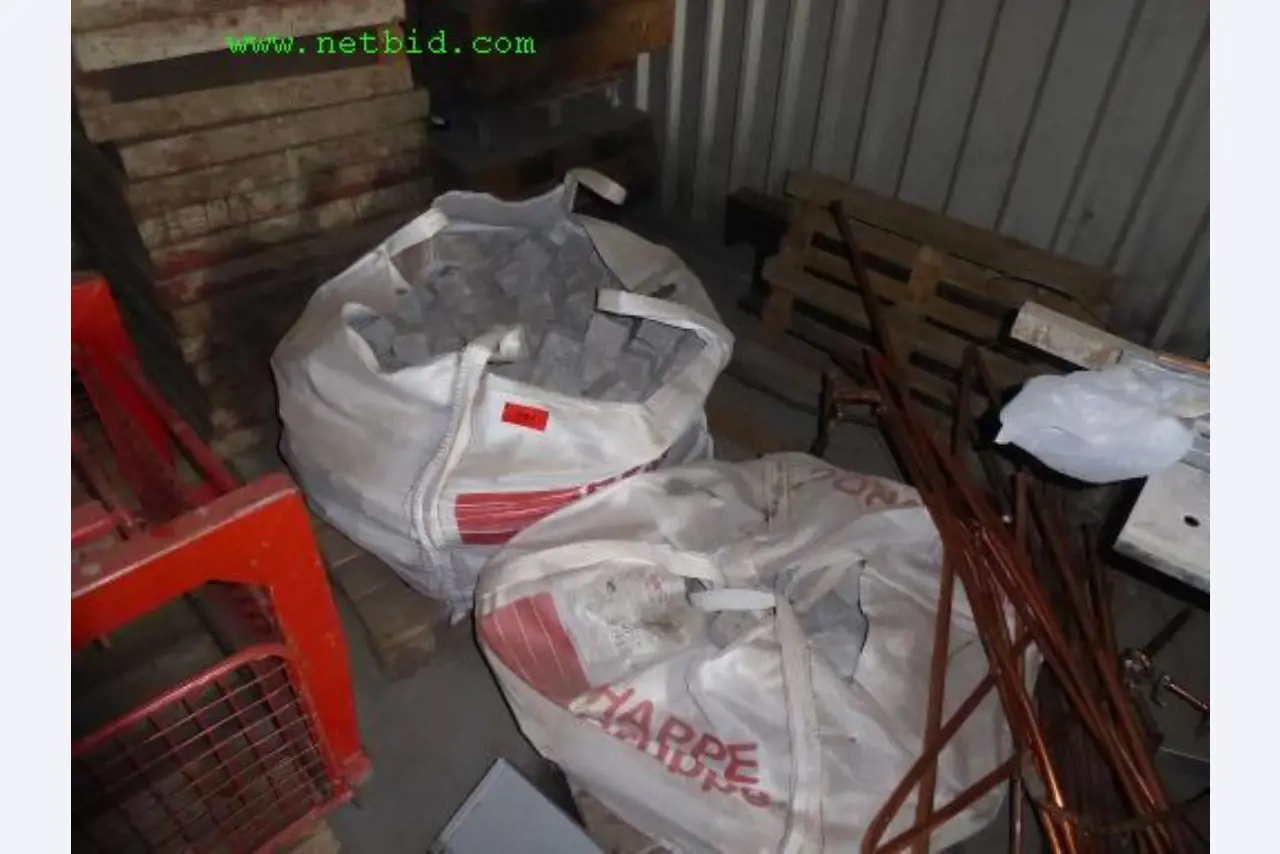 Máquinas de construção, veículos utilitários, reboques, material de cofragem e outras ferramentas manuais<br>-1