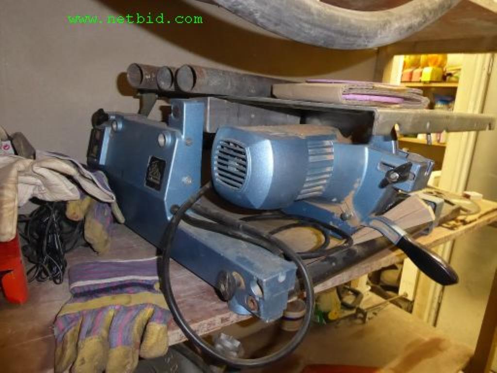 Machines de construction, véhicules utilitaires, remorques, matériel de coffrage et autres outils manuels<br>.-2