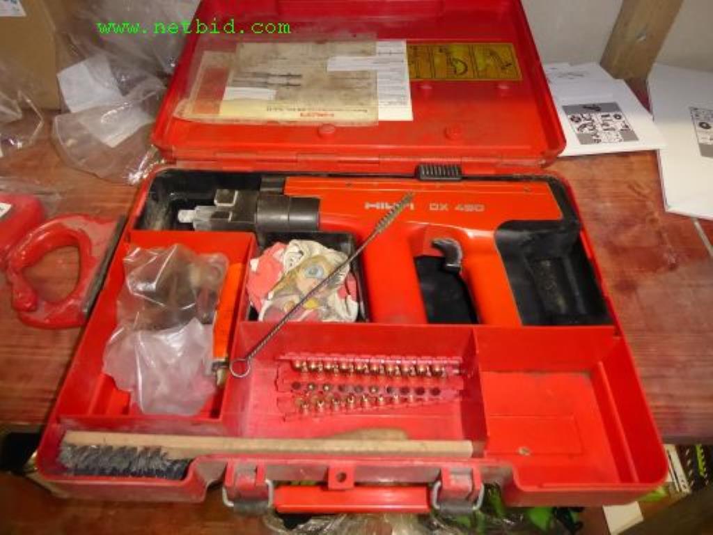 Machines de construction, véhicules utilitaires, remorques, matériel de coffrage et autres outils manuels<br>.-3