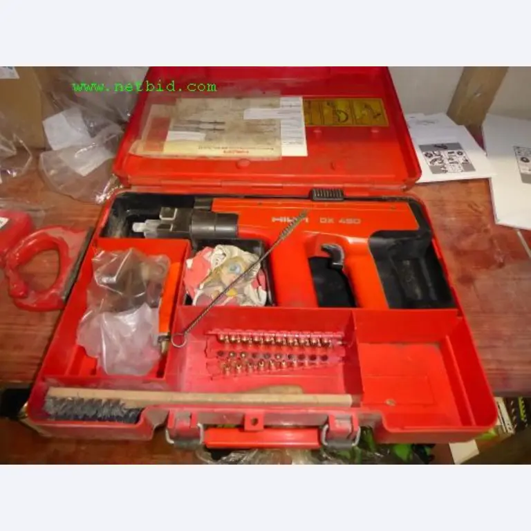 Machines de construction, véhicules utilitaires, remorques, matériel de coffrage et autres outils manuels<br>.-3