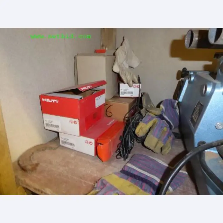 Machines de construction, véhicules utilitaires, remorques, matériel de coffrage et autres outils manuels<br>.-4