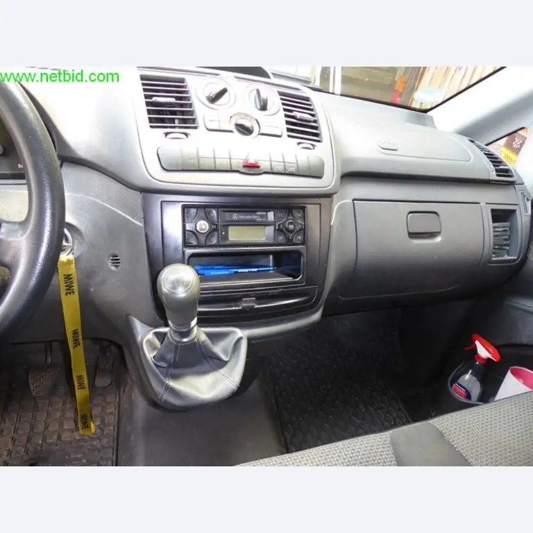 Betriebs- und Geschäftsausstattung einer Bäckerei-31