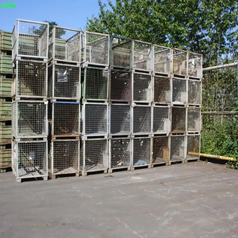 32 Defective pallet cages