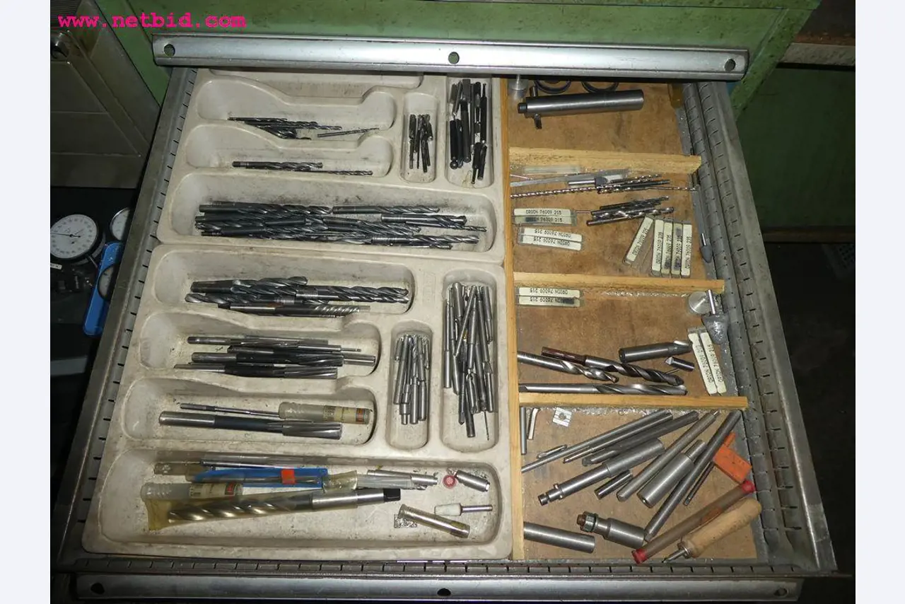 Machines d'usinage, de soudage, outils manuels et autres biens d'équipement-16