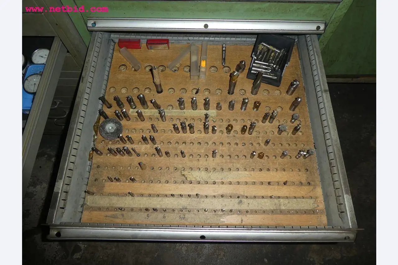 Machines d'usinage, de soudage, outils manuels et autres biens d'équipement-5
