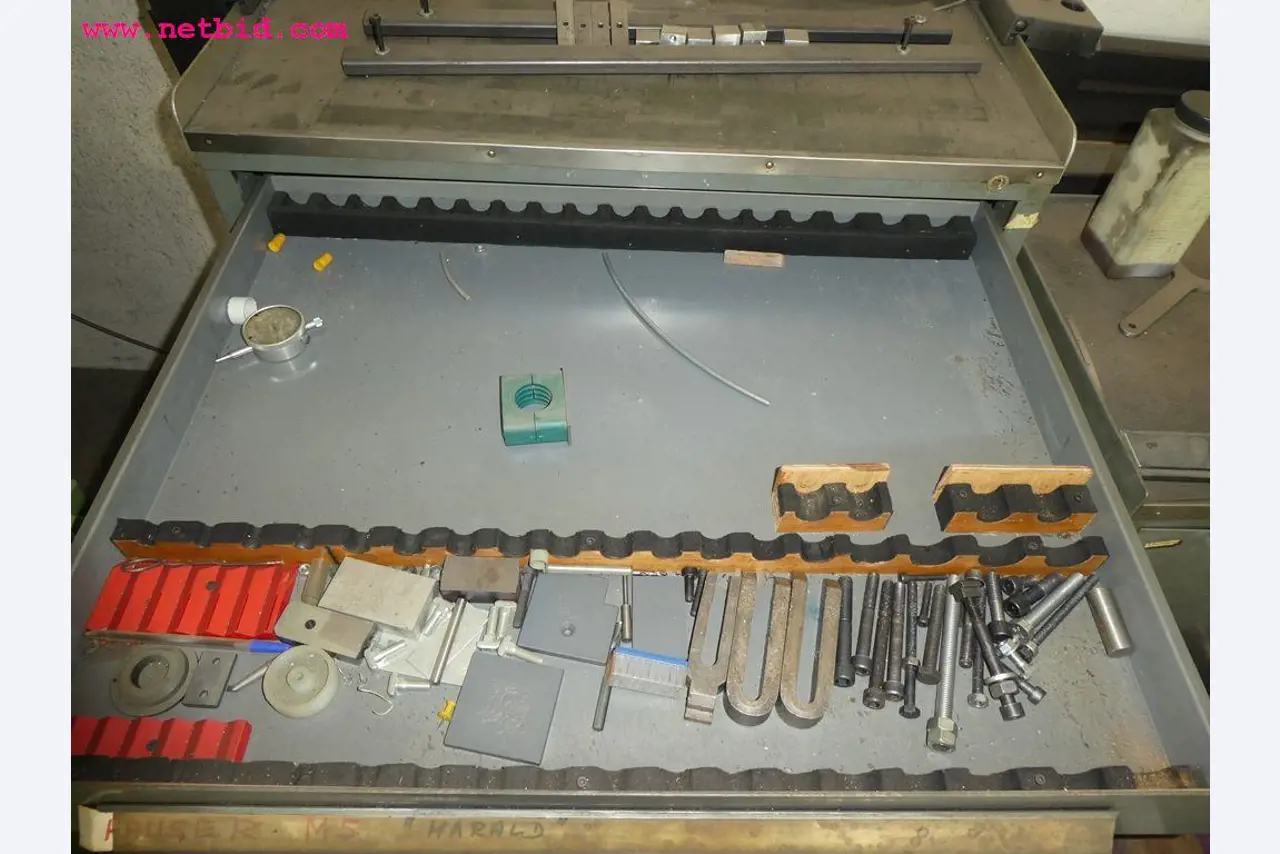 chipping and welding machines as well as welding devices, hand tools and further equipment -8