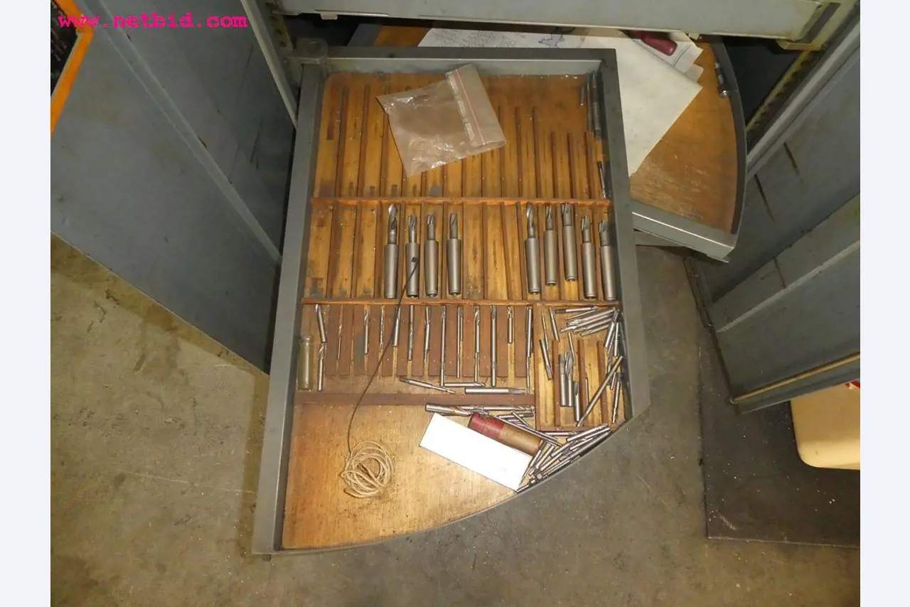 chipping and welding machines as well as welding devices, hand tools and further equipment -10