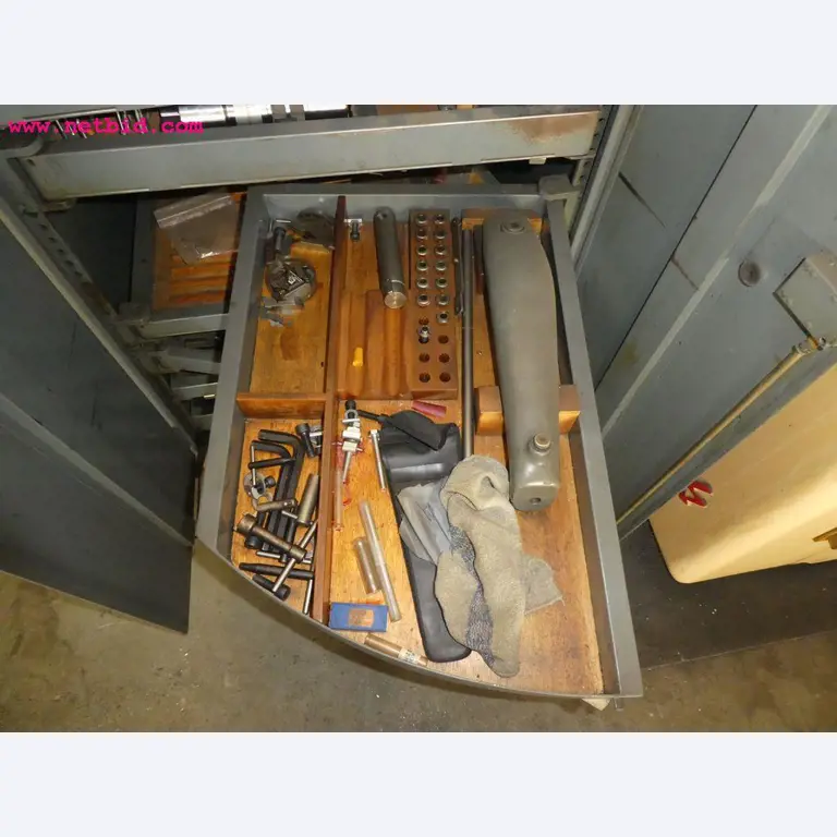 chipping and welding machines as well as welding devices, hand tools and further equipment -9
