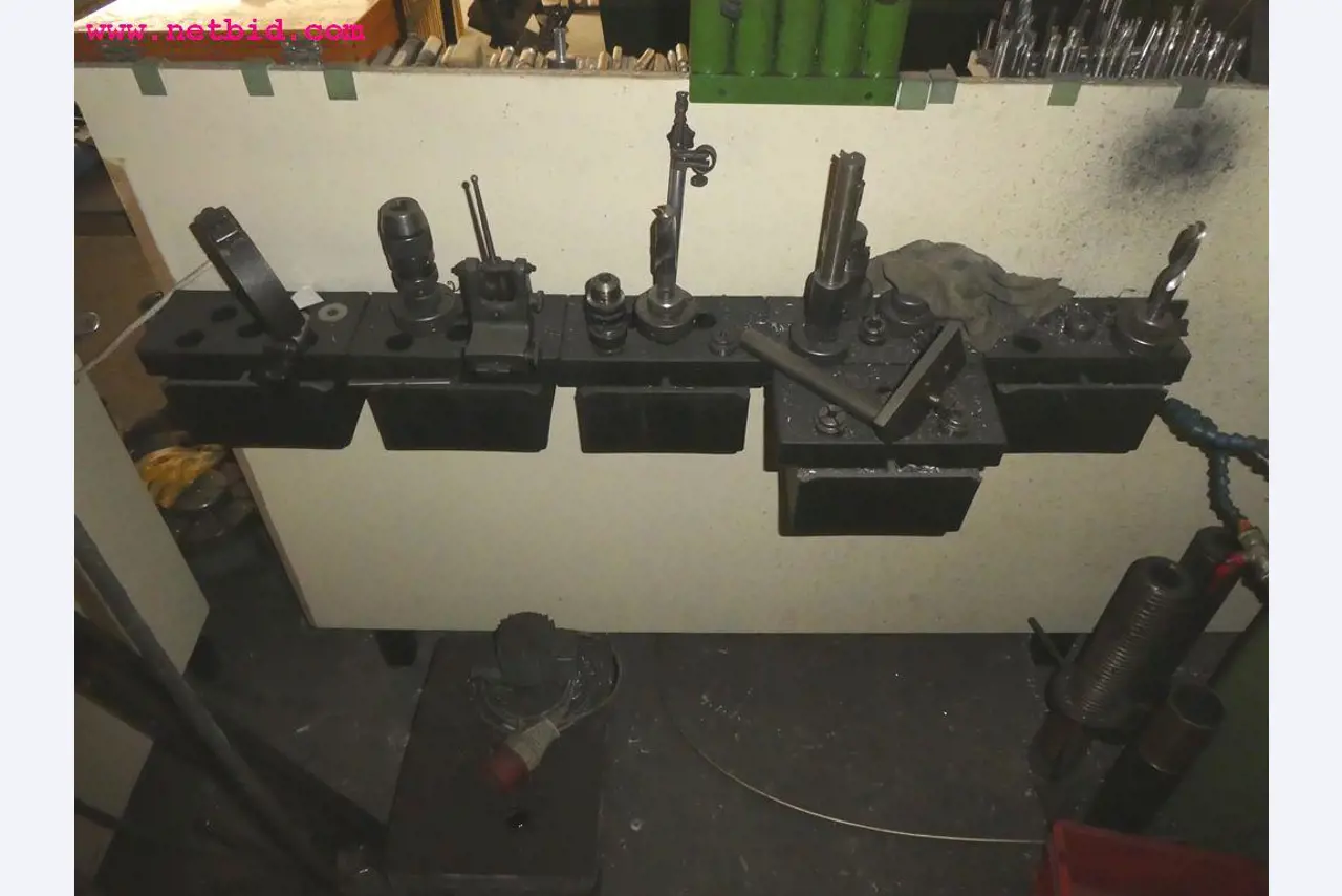 chipping and welding machines as well as welding devices, hand tools and further equipment -9