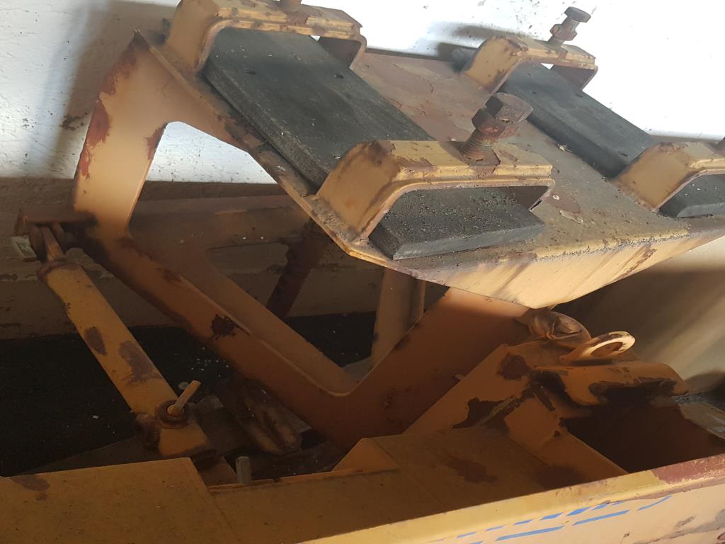 well maintained machinery for sheet metal working-1