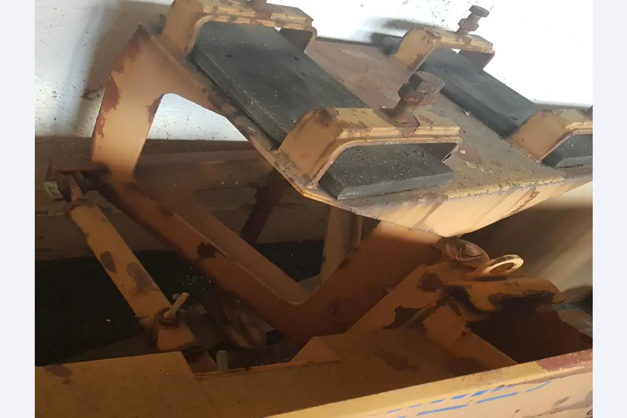 well maintained machinery for sheet metal working-1