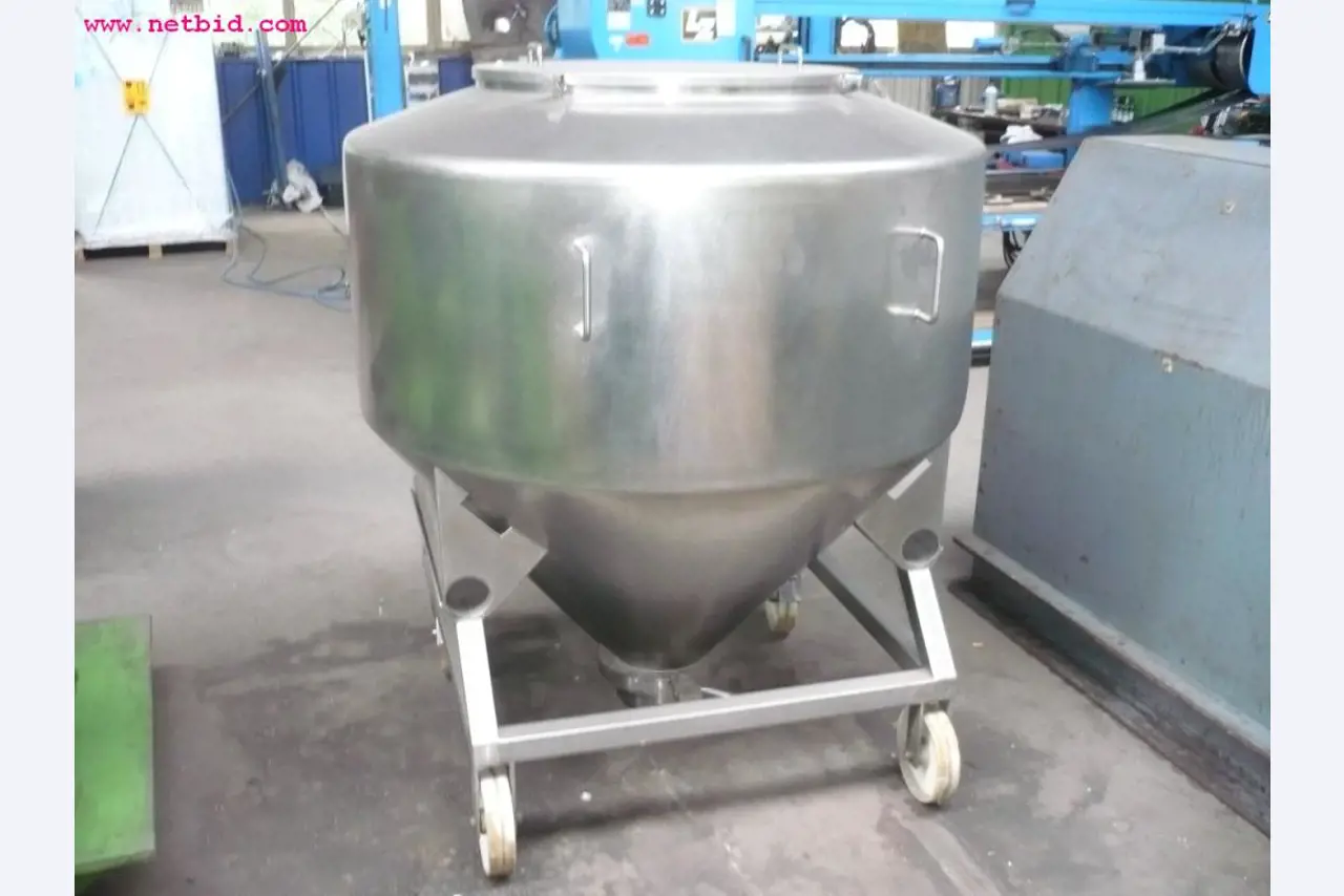 well maintained machinery for sheet metal working-1