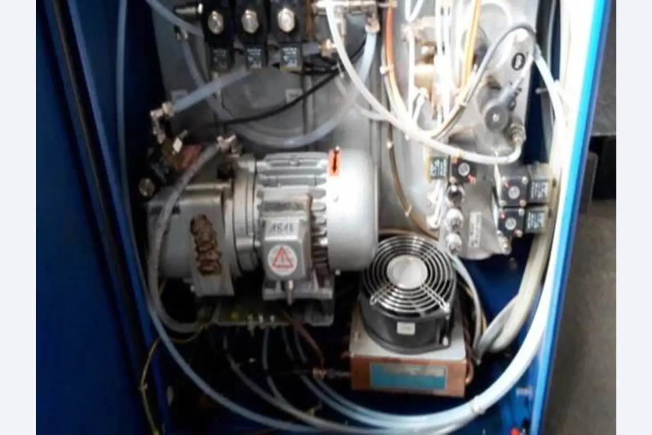 well maintained machinery for sheet metal working-1