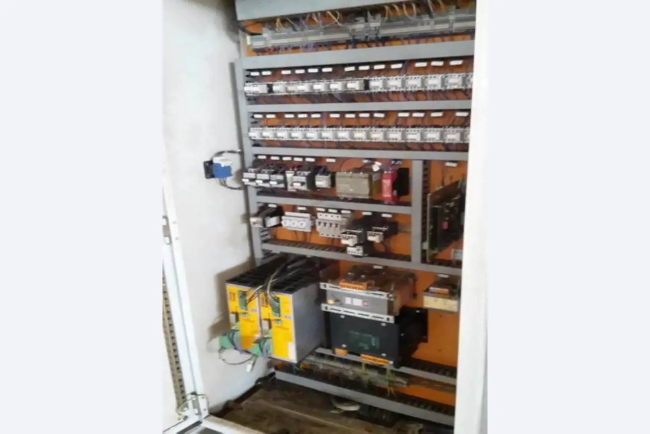 well maintained machinery for sheet metal working-2