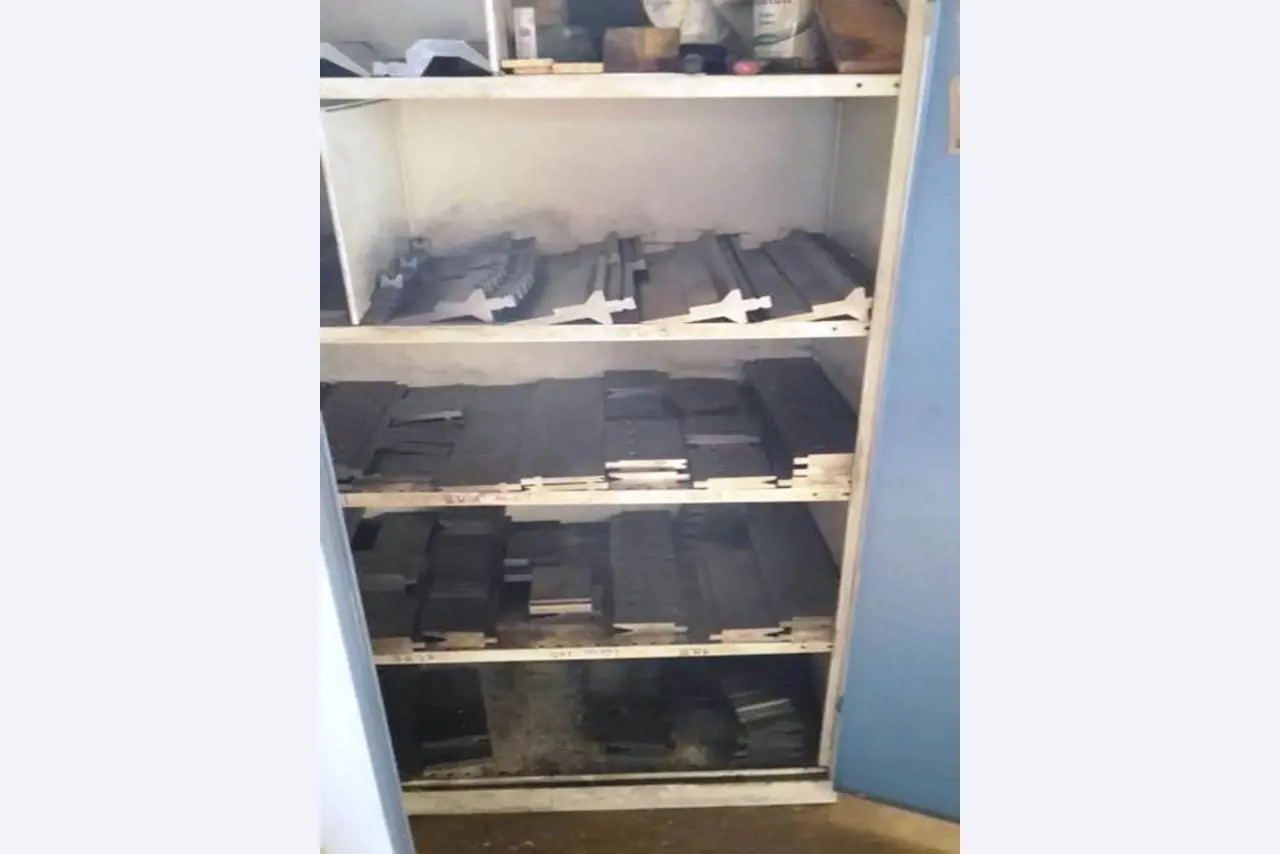 well maintained machinery for sheet metal working-3