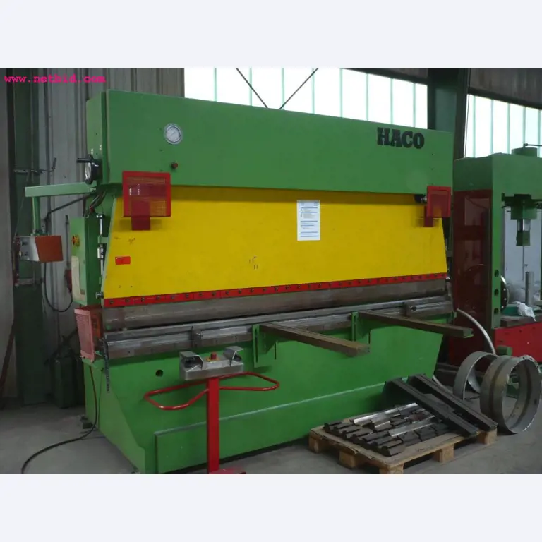 well maintained machinery for sheet metal working-1